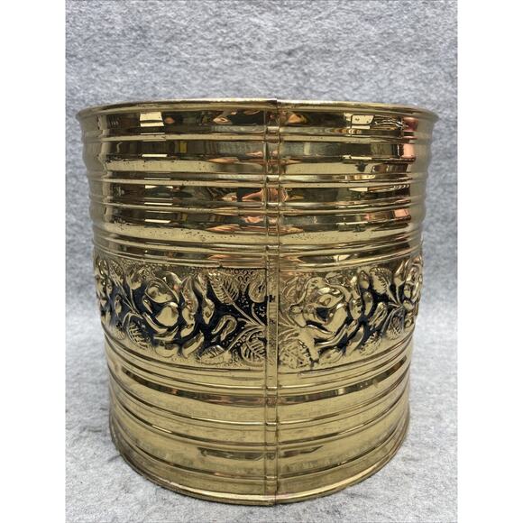 VTG Lord & Taylor Brass Round Planter England Embossed Roses Ribbed 9” X 10” - Picture 2 of 7